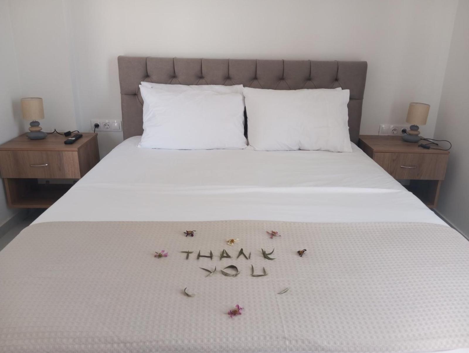 Three Charites Resort Gialova Ngoại thất bức ảnh